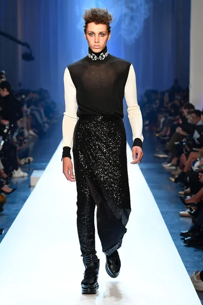 Look 60